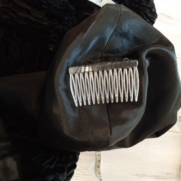 Cape - Picture 9 of 11